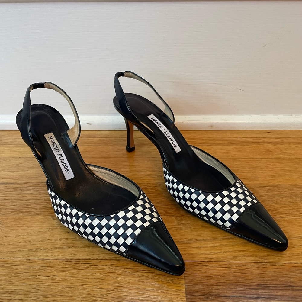 Manolo Blahnik carolyne cap 70mm sling with cap navy blanc in size 38.5